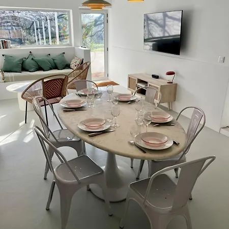 Charming House De Caparica Vila