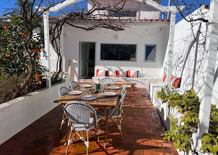 Charming House De Caparica Villa