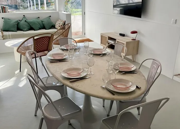 Charming House De Caparica Villa